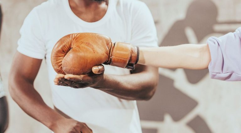 Jak pozbyć się zapachu z rękawic bokserskich